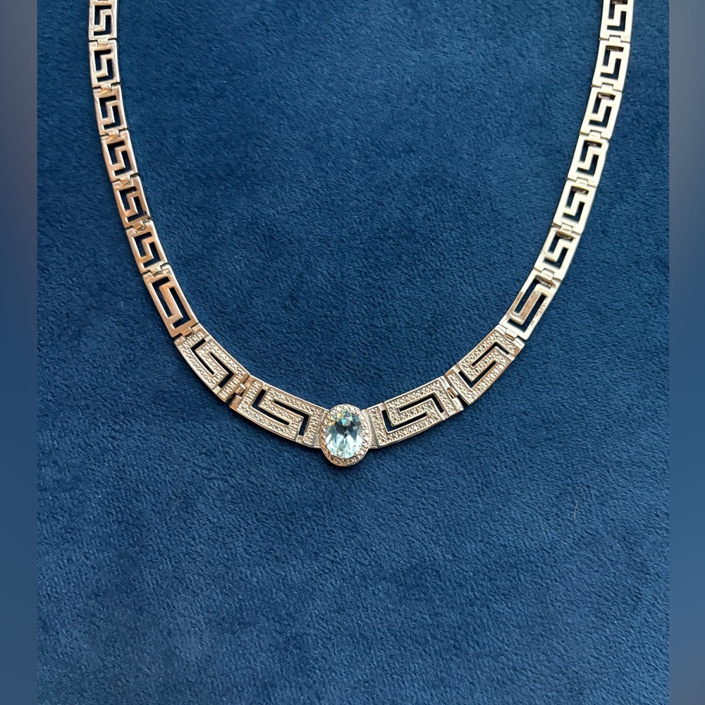 Elegant Silver Necklace with Blue Gemstone